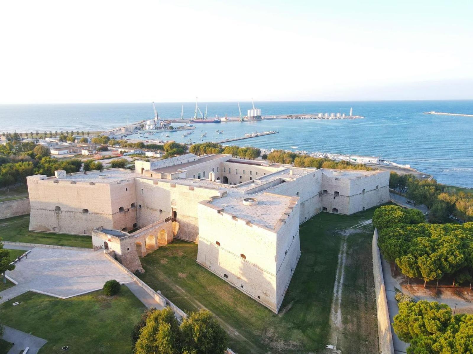 Cd Romanello Барлета Екстериор снимка